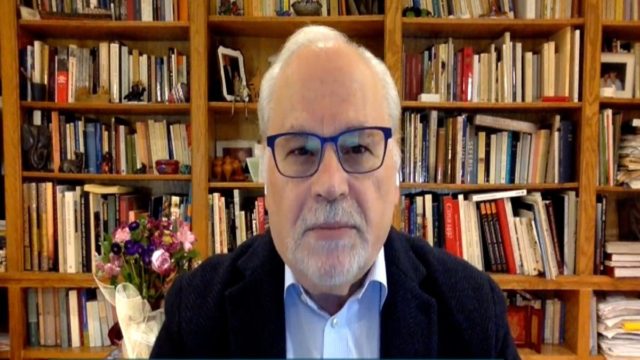 Προειδοποίηση Παυλάκη για νέο «κύμα» κορωνοϊού το καλοκαίρι: «Ο ιός θα μείνει για την επόμενη 10ετία»