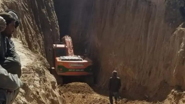 Εγκλωβισμένο σε πηγάδι εδώ και δύο μέρες είναι 9χρονο αγόρι – Σε εξέλιξη η επιχείρηση διάσωσης (video)