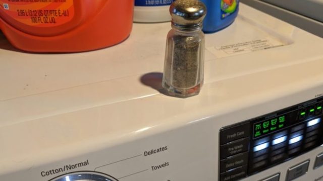 Πιπέρι στο πλυντήριο; Δες το πανέξυπνο κόλπο που κάνει θαύματα