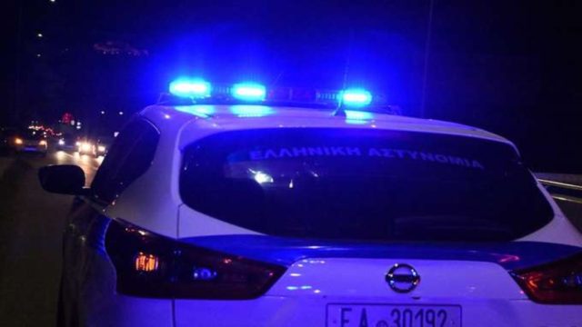 «Ντου» του Ρουβίκωνα με βαριοπούλες στα γραφεία της Αττικής Οδού – Οχτώ συλλήψεις (Video)