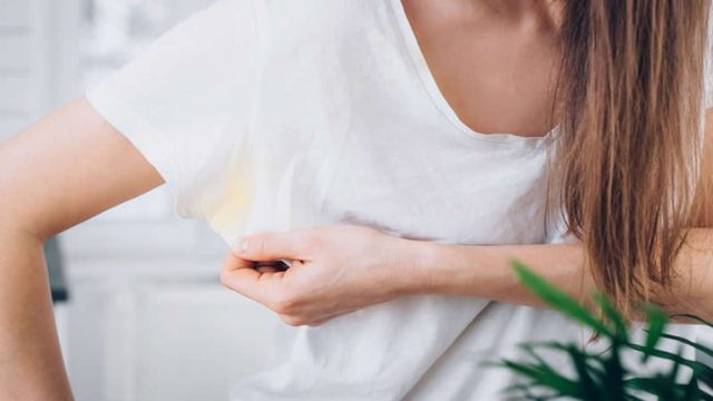 Κιτρινίλες στα ρούχα; Όχι πια! Με αυτόν τον εύκολο τρόπο θα τις διώξετε