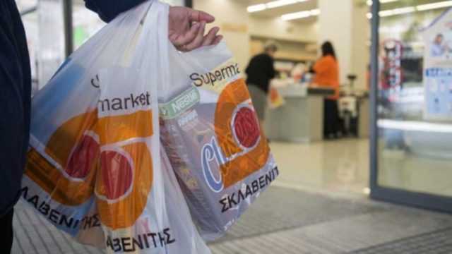 Ουρές στον Σκλαβενίτη: Το προϊόν που κοστίζει 2,25€ και είναι απαραίτητο για την Τσικνοπέμπτη