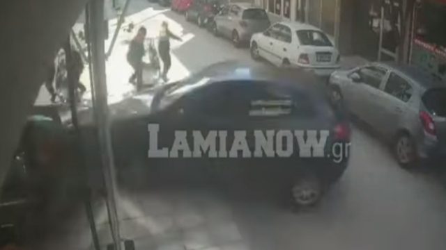Βίντεο – σοκ! Αυτοκίνητο “καρφώθηκε” σε τζαμαρία στην Αλεξανδρούπολη (video)