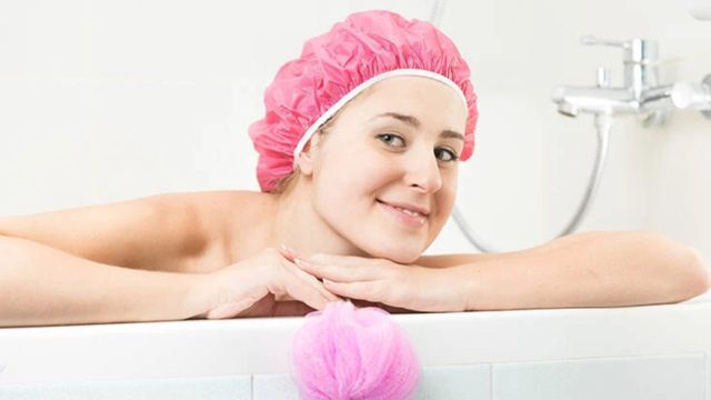Το απίθανο τρικ με το σκουφάκι μπάνιου για τη διατήρηση των τροφίμων