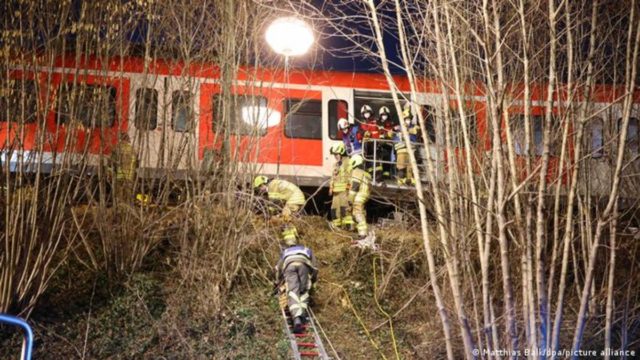 Συναγερμός στο Μόναχο: Ένας νεκρός και πολλοί τραυματίες από σύγκρουση τρένων