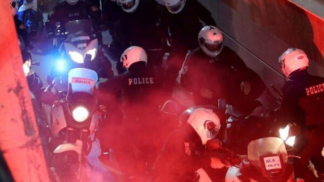 Συναγερμός στην Χαλκίδα: Χούλιγκαν χτύπησαν με σφυρί στο κεφάλι πατέρα ανήλικου – Μία σύλληψη (video)