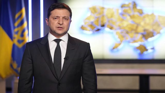 Πόλεμος στην Ουκρανία: Διπλωματικό «θρίλερ» – Επιβεβαιώνει ο Ζελένσκι για τις συνομιλίες με τη Ρωσία (video)