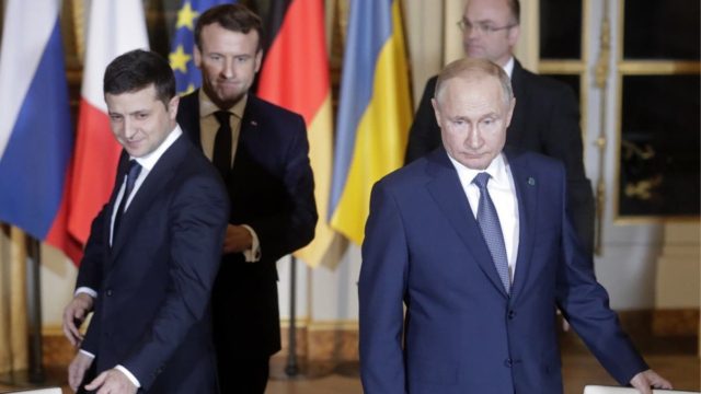 Πόλεμος στην Ουκρανία: Ο Ζελένσκι ζητά από τον Πούτιν να καθίσουν στο τραπέζι των διαπραγματεύσεων