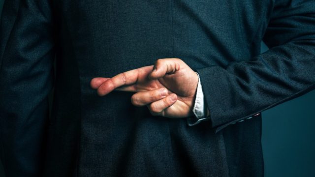 Μεγάλοι ψευταράδες: Αυτά τα ζώδια θα σε φλομώσουν στο ψέμα με ευκολία