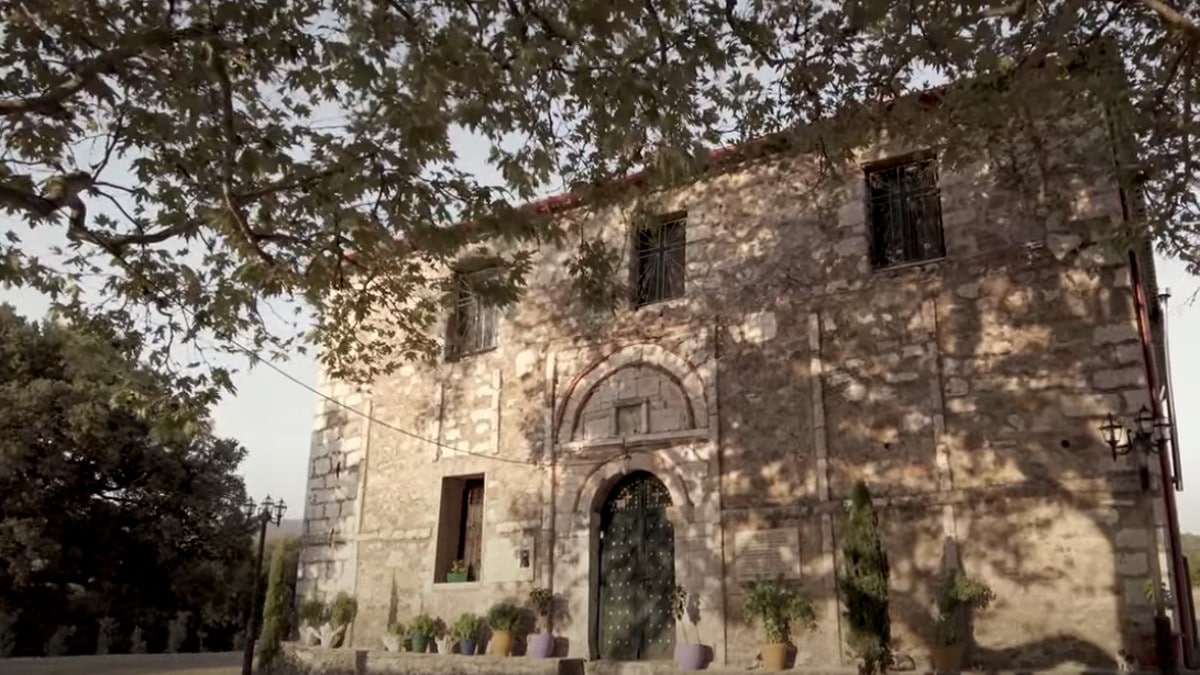Το άγνωστο εκκλησάκι που έχτισε ως τάμα ο “Γέρος του Μοριά” – Που βρίσκεται; (video)