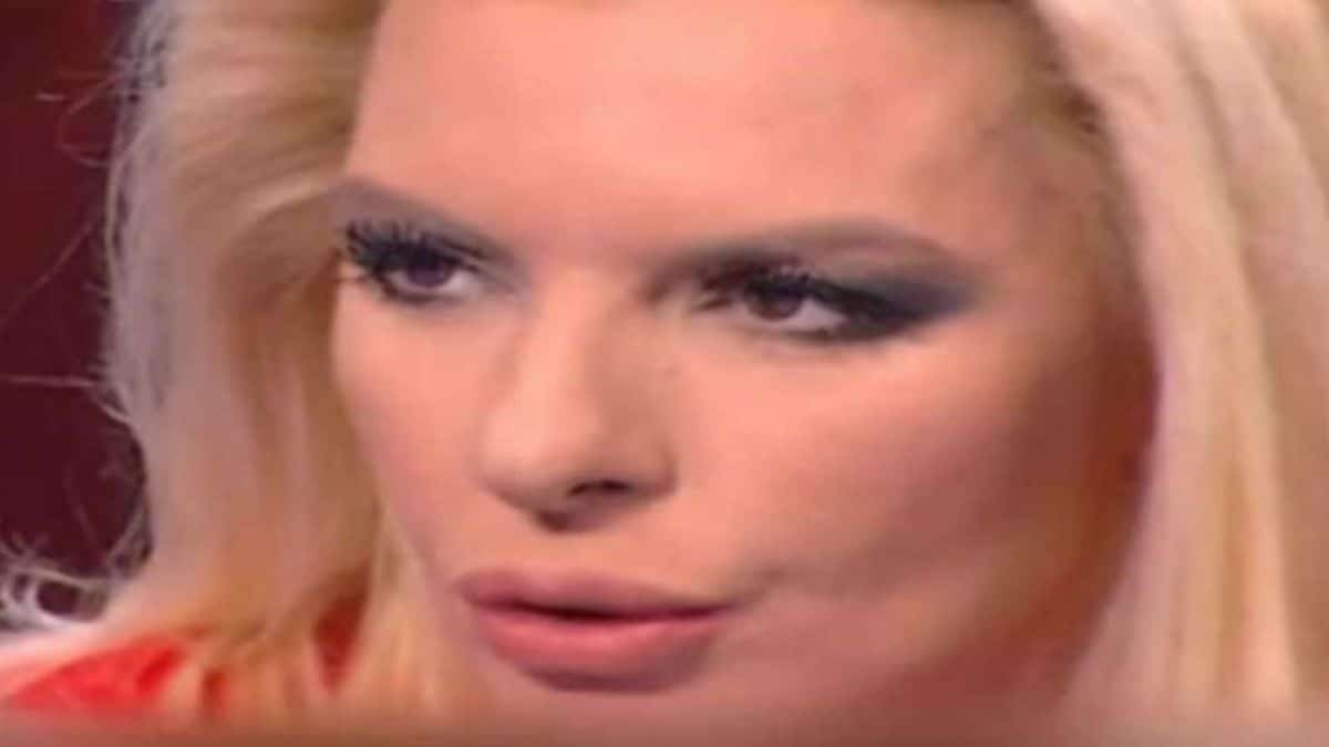 ΣΟΚ: Ομαδικό απαγορευμένο με “πρωταγωνίστρια” την Αννίτα Πάνια – Δες το ΒΙΝΤΕΟ