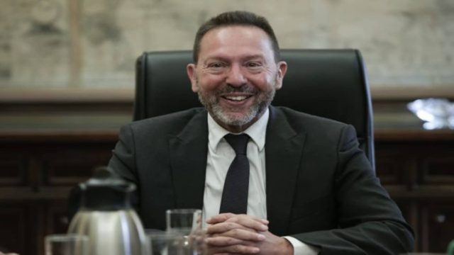 Μας κουνά το δάχτυλο ο Στουρνάρας: «Να κατανοήσουν οι πολίτες πως τα λεφτά δεν φυτρώνουν στα δέντρα»