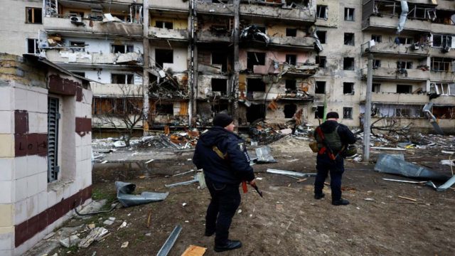Πόλεμος στην Ουκρανία: Σφίγγει ο κλοιός στο Κίεβο – Απροσπέλαστο το κέντρο της Οδησσού (video)