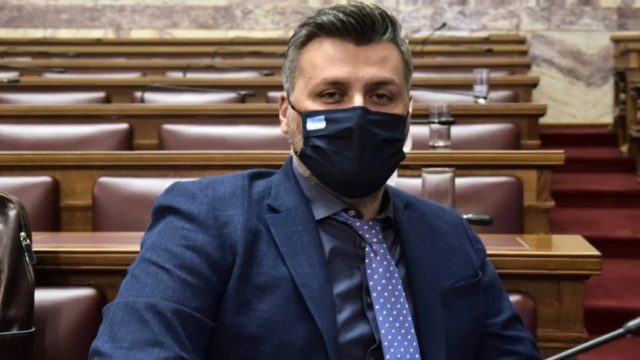 Θετικός στον κορωνοϊό ο Γιάννης Καλλιάνος