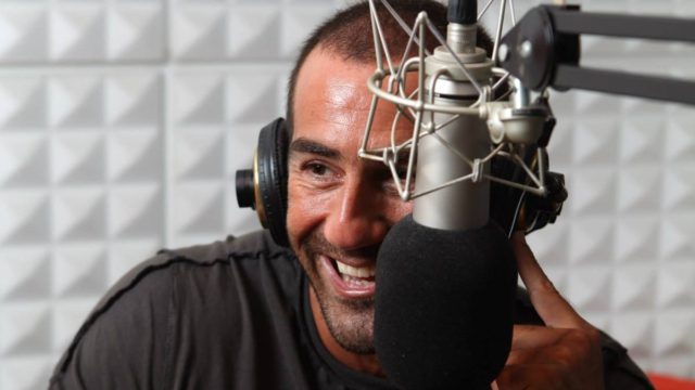 Τρυφερός μπαμπάς ο Αντώνης Κανάκης: Έδειξε την κόρη του και δεν το πήρε χαμπάρι κανείς (Video)
