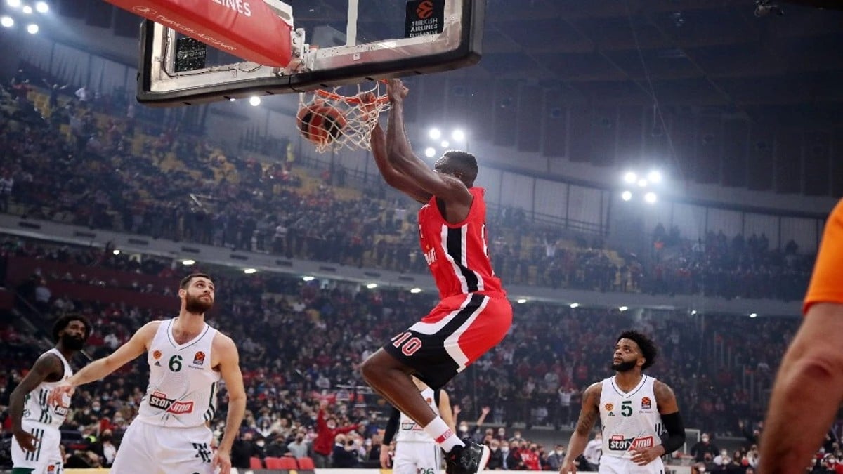 Euroleague: Ισοπεδωτικός ο Ολυμπιακός – «Αγκάλιασε» το πλεονέκτημα έδρας στα playoffs με… κατοστάρα!