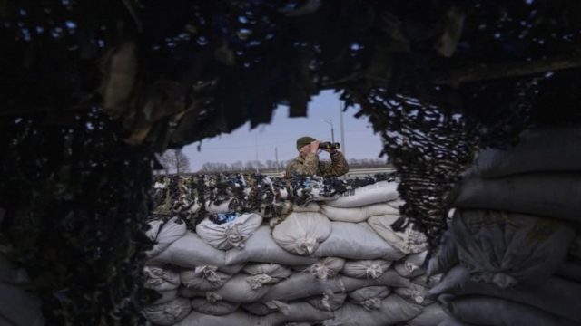 Πόλεμος στην Ουκρανία: Βαριές οι απώλειες της Ρωσίας – Αποσύρονται στρατεύματα λέει το Κίεβο