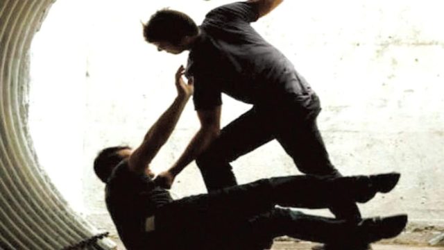 Τρόμος στα Μελίσσια: Ανήλικοι σάπισαν στο ξύλο 16χρονο για ένα προσβλητικό SMS