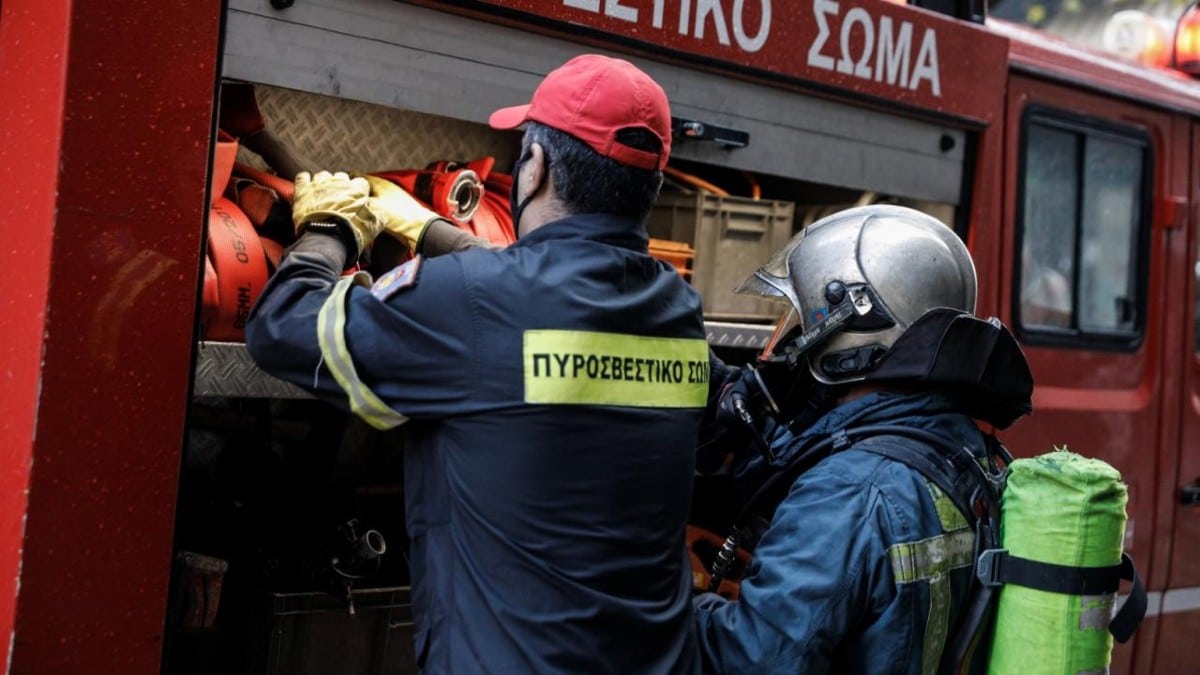 Θρίλερ με την έκρηξη σε εργοστάσιο στα Γρεβενά: «Βρήκαμε κομμάτια από σάρκες» – Τρεις αγνοούμενοι και τραυματίες (video)