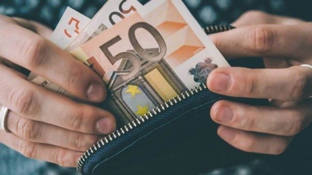 Έκτακτο δώρο Πάσχα: «Κλείδωσε» το ποσό της επιταγής ακρίβειας – Ποιοι θα είναι οι δικαιούχοι (video)