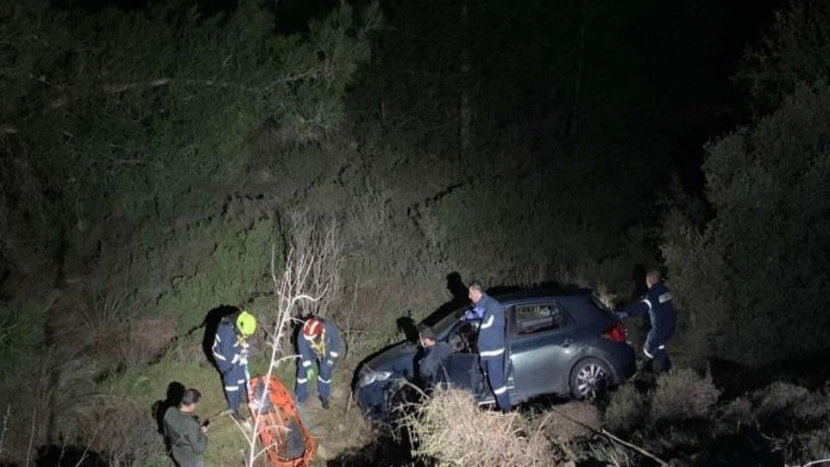 Σκηνικό τρόμου: Φοιτήτρια έπεσε σε χαράδρα 8 μέτρων – Καρέ καρέ η διάσωσή της (video)