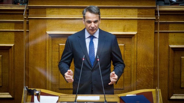Πόλεμος στην Ουκρανία: Ο Μητσοτάκης ενημερώνει την Ολομέλεια για την κρίση στην Ουκρανία και τις επιπτώσεις στην Ελλάδα