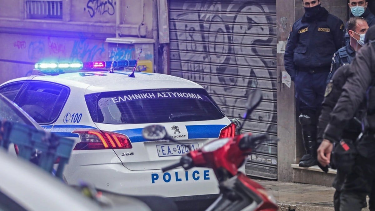 Σκάνδαλο στα Μελίσσια: Συνελήφθησαν δύο ξαδέρφια πρώην υπουργού – Είχαν στήσει «εργοστάσιο» νόθευσης ηρωίνης
