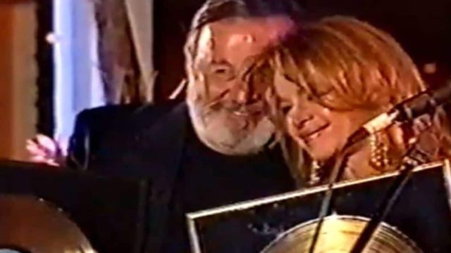 Ιστορική συνάντηση: Αλίκη Βουγιουκλάκη – Δημήτρης Παπαμιχαήλ: Τα φιλιά στο στόμα και τα τρυφερά λόγια!