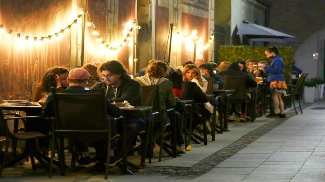 Κορωνοϊός – Εξαδάκτυλος: Τα… γυρνάνε όλοι πλέον – «Τα μέτρα δεν έχουν κανένα ρόλο να παίξουν, είναι σπατάλη πόρων» (video)