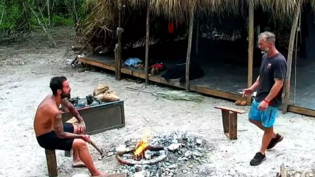 Survivor spoiler 22/03: “Αντε και γ@μ@σ@@ άμπαλε” – Άρης και Τάκης στα μαχαίρια! Τσακωμό άνευ προηγουμένου