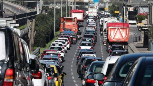 Καραμπόλα 5 αυτοκινήτων στην Αττική Οδό: Ουρές χιλιομέτρων