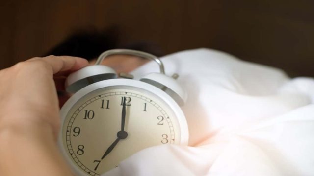 Δεν είχαμε ιδέα: 6 + 1 πράγματα που μπορούν να διαταράξουν τον κύκλο του ύπνου μας