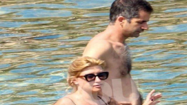 Σία Κοσιώνη: Οι αξέχαστες φωτογραφίες από την παραλία πρόδωσαν την… εγκυμοσύνη της!