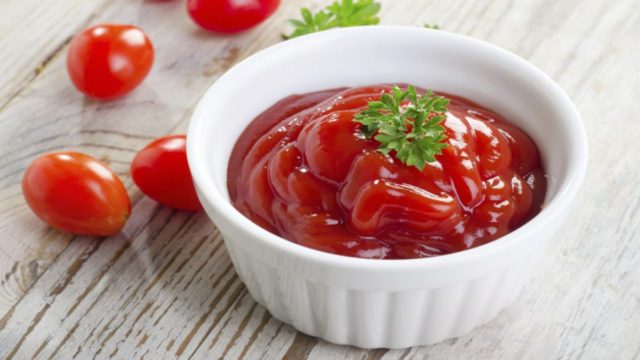 6 απίθανες χρήσεις της κέτσαπ εκτός κουζίνας που θα σας εντυπωσιάσουν