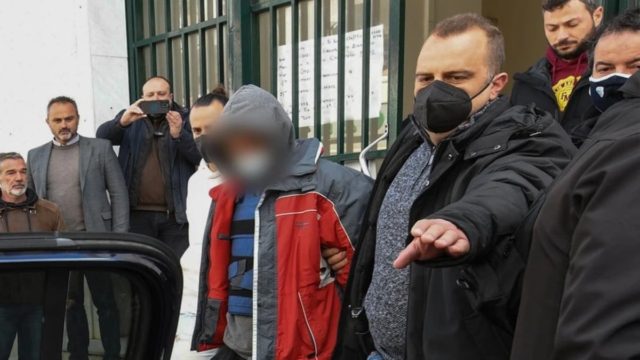 Μακελειό στην Ανδραβίδα – Νέα στοιχεία για το τετραπλό φονικό: Απολογείται ο 60χρονος – «Δε θέλω να θυμάμαι» (video)