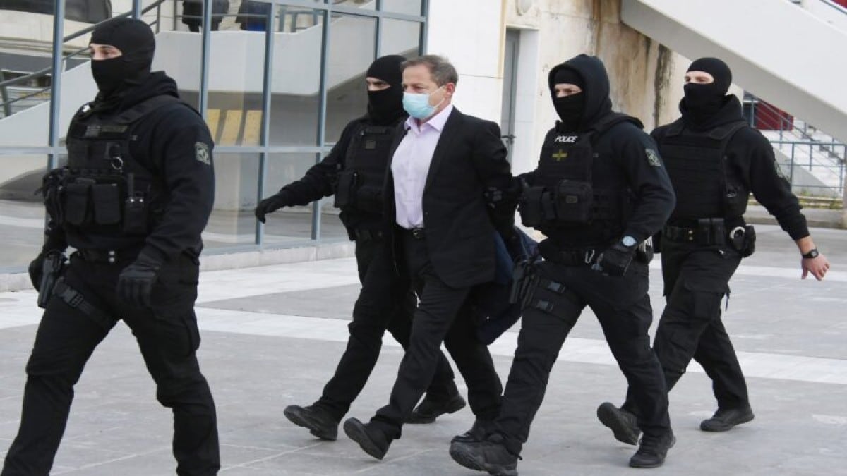Αποκαλύψεις που «καίνε» τον Δημήτρη Λιγνάδη: Βρέθηκε πορνογραφικό υλικό στο κινητό του! (Video)