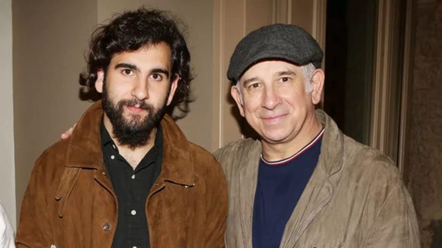 «Έσπασε» τη σιωπή του ο Δημήτρης Φιλιππίδης: «Ακόμα πιο άσχημος από τον μπαμπά σου» – Η πρώτη απάντηση στα επικριτικά σχόλια (photo)