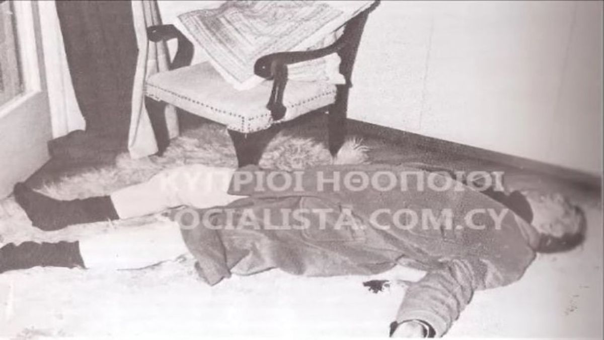 O Διονύσης Παπαγιαννόπουλος νεκρός μέσα στο σπίτι του! Με την ρόμπα ανοικτή μετά από νύχτα κόλαση!