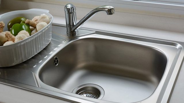 Κουζίνα: Αυτό είναι το πιο έξυπνο tip για να μοσχομυρίσει ο νεροχύτης