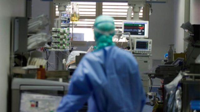 Κορωνοϊός: 15.783 κρούσματα, 63 θάνατοι και 393 διασωληνωμένοι