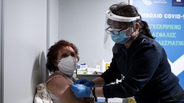 Κορωνοϊός: Ανατροπή με το πρόστιμο των 100 ευρώ στους ανεμβολίαστους