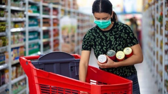 Επίδομα ακρίβειας: Τη Μεγάλη Τρίτη καταβάλλεται η έκτακτη ενίσχυση των 200 ευρώ – Ποιοι οι δικαιούχοι (video)