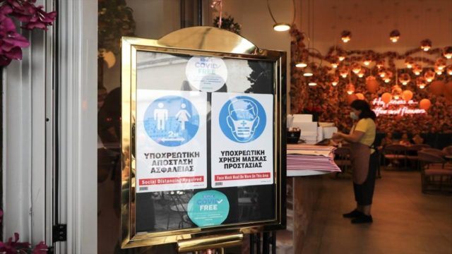 Κορωνοϊός – Επίσημο: Αυτό είναι το πλάνο για τους ανεμβολίαστους στην εστίαση (video)