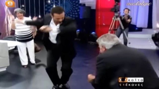Το λεβέντικο ζεϊμπέκικο του Θανάση Ευθυμιάδη που έκανε τον Πασχάλη Τερζή να «προσκυνήσει» (Video)