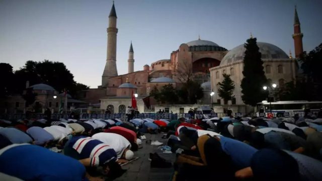Τουρκία: Μετά από 88 χρόνια η πρώτη προσευχή του Ραμαζανιού στην Αγία Σοφία