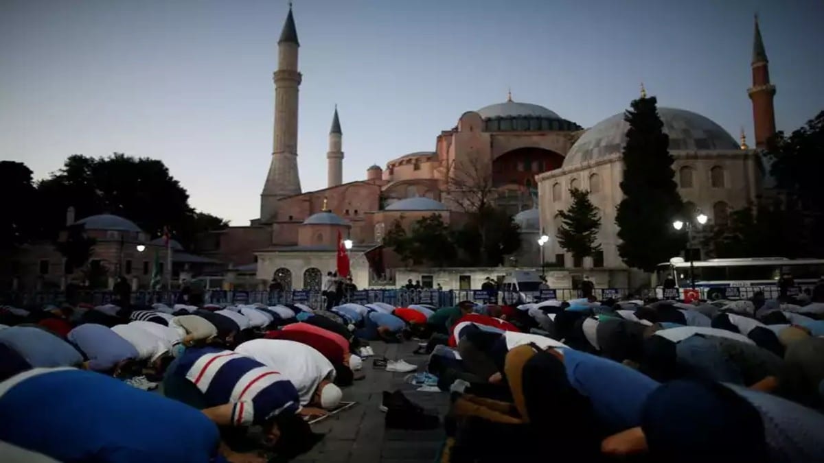 Τουρκία: Μετά από 88 χρόνια η πρώτη προσευχή του Ραμαζανιού στην Αγία Σοφία