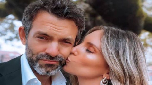 Το σπίτι Αθηνάς Οικονομάκου και Φίλιππου Μιχόπουλου είναι τεράστιο με 2 σαλόνια, τζάκι και τέλειο κήπο!