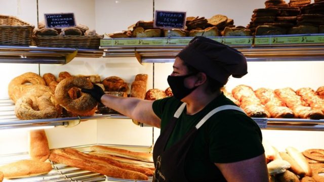 Ακρίβεια: Ψωμί από φούρνο ή στο σπίτι – Τι συμφέρει περισσότερο; (video)