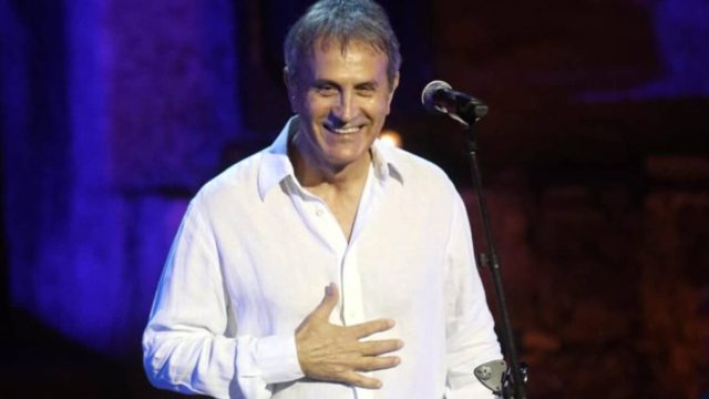 Ευτυχισμένους παππούς ο Γιώργος Νταλάρας: Δείτε πώς περνάει τον χρόνο με τους εγγονούς του (photo-videos)