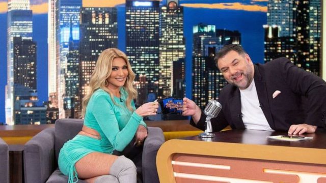 Σάλος στα social media με την Αγγελική Ηλιάδη – Χωρίς εσώρουχα στον Αρναούτογλου (ΒΙΝΤΕΟ)